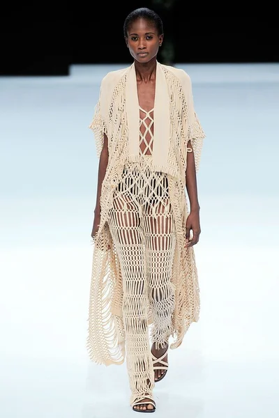 Look 10